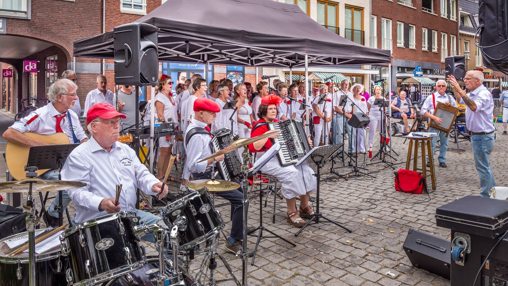 Kerkdriel geniet van ‘Beleef Koren op het Plein’