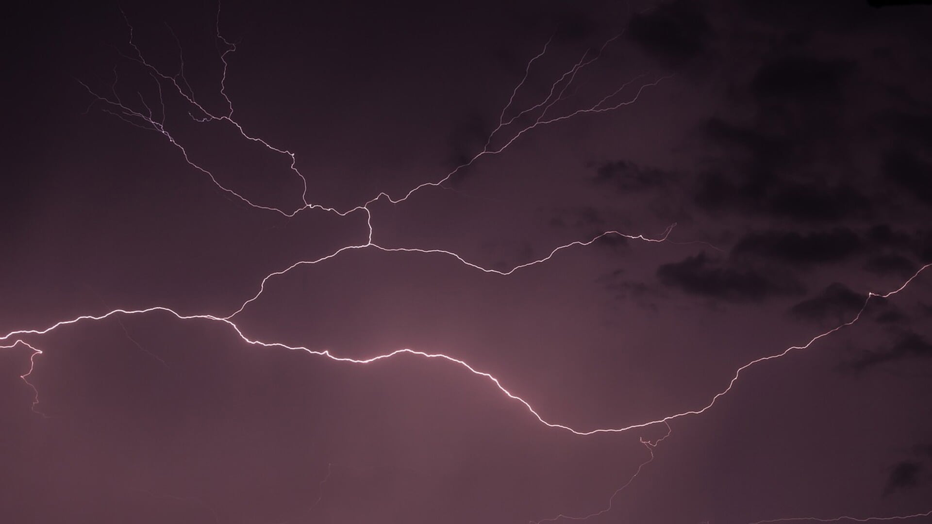 Code Geel In Onder Meer Gelderland Vanwege Onweersbuien Met Veel Regen ...