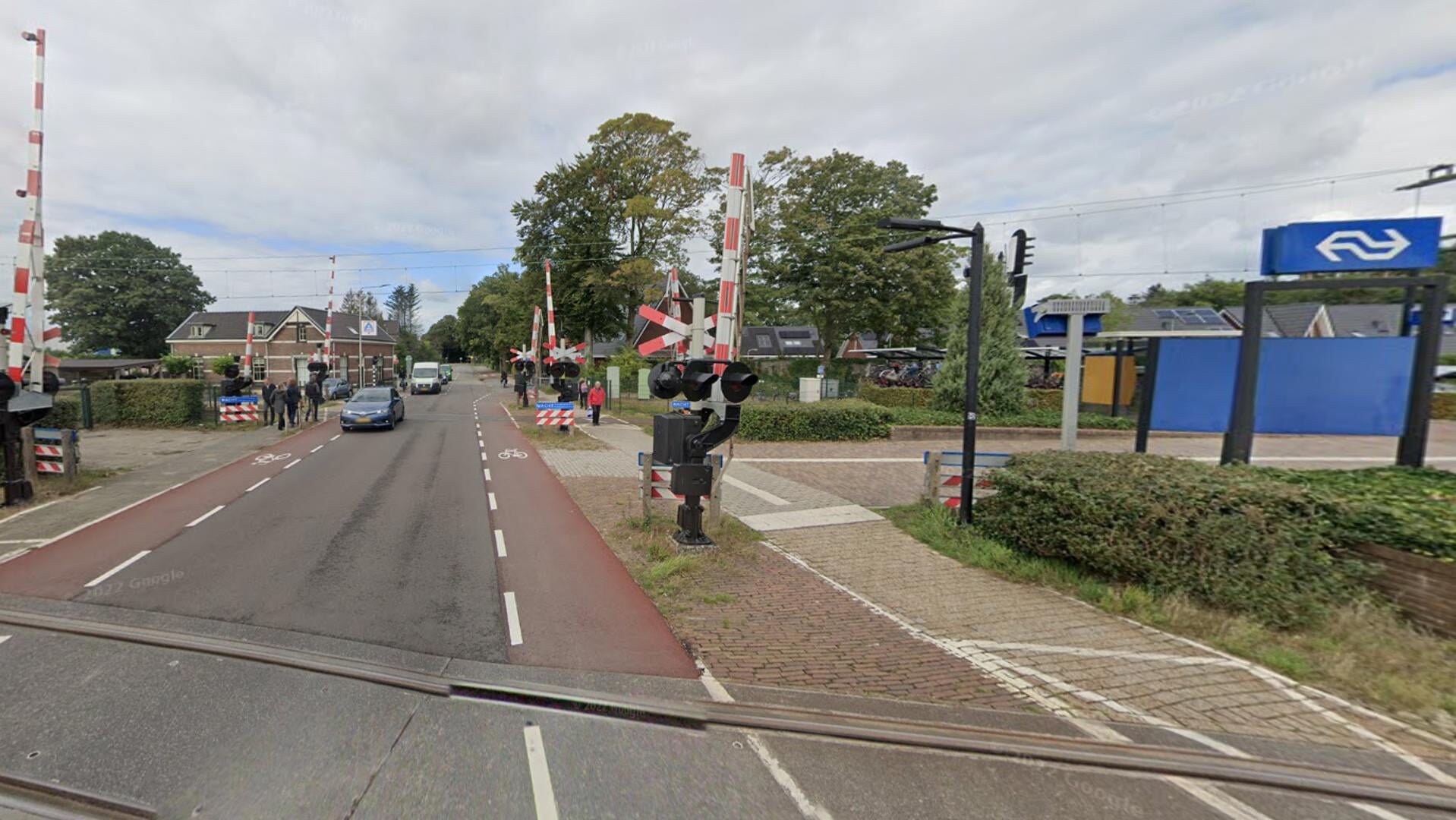 Spoorwegovergang in Den Dolder wordt afgesloten voor gemotoriseerd verkeer - Al het nieuws uit De Bi
