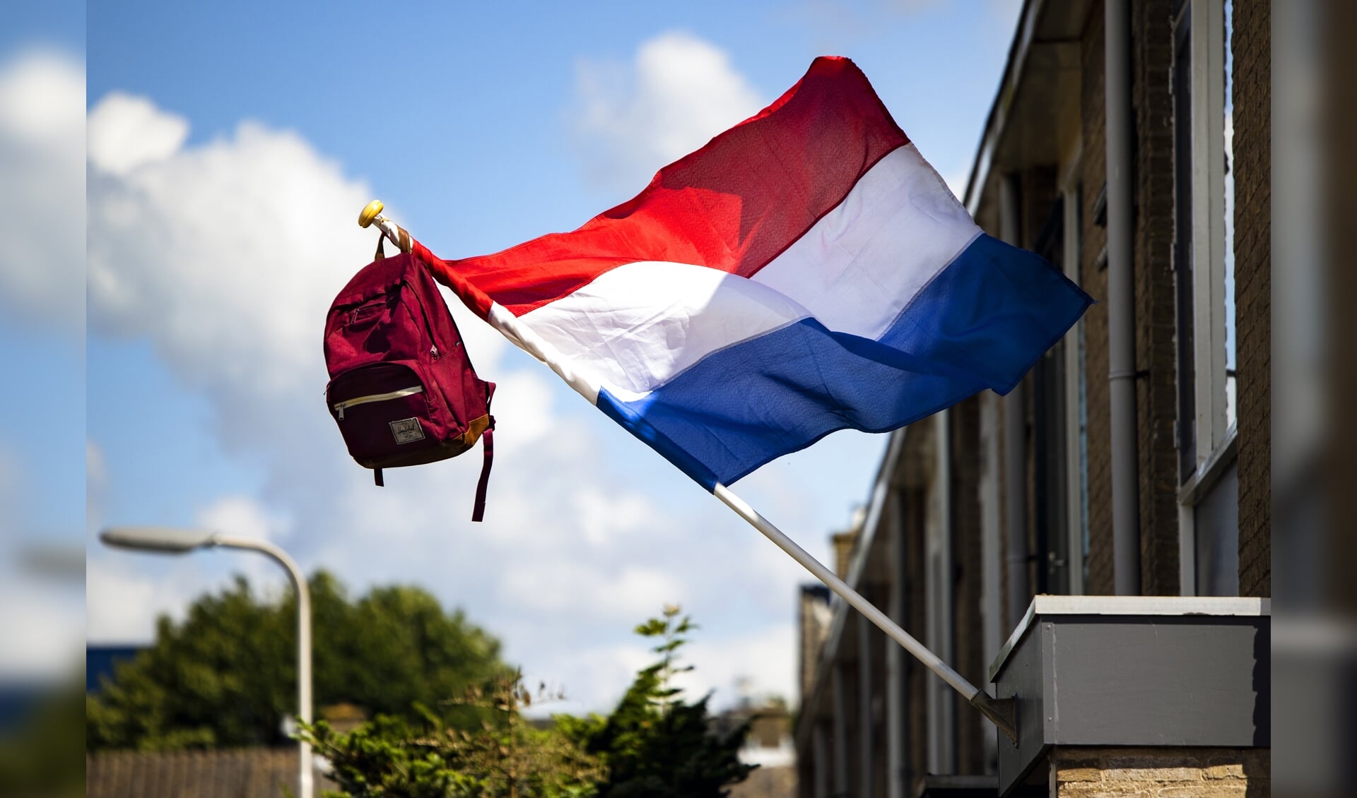 Spannende Dag: Bijna 190.000 Eindexamenleerlingen Wachten Vandaag Op ...