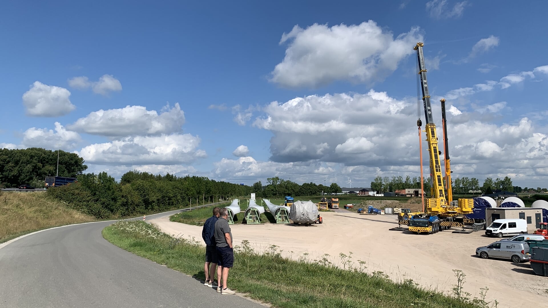 Groot windmolen-transport trekt door regio (met video)