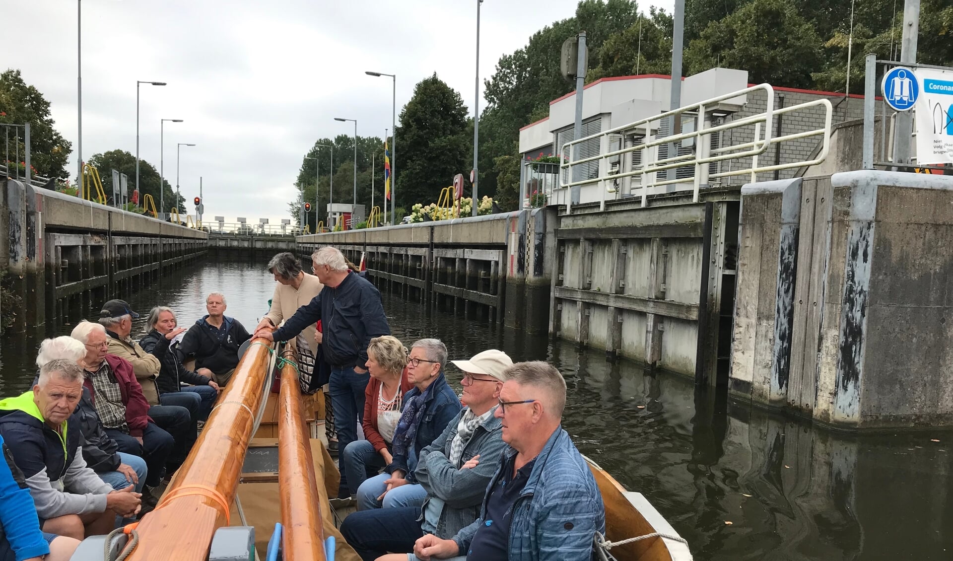 De antieke praam vaart weer naar Vriezenveen! - Het nieuws uit Almelo ...