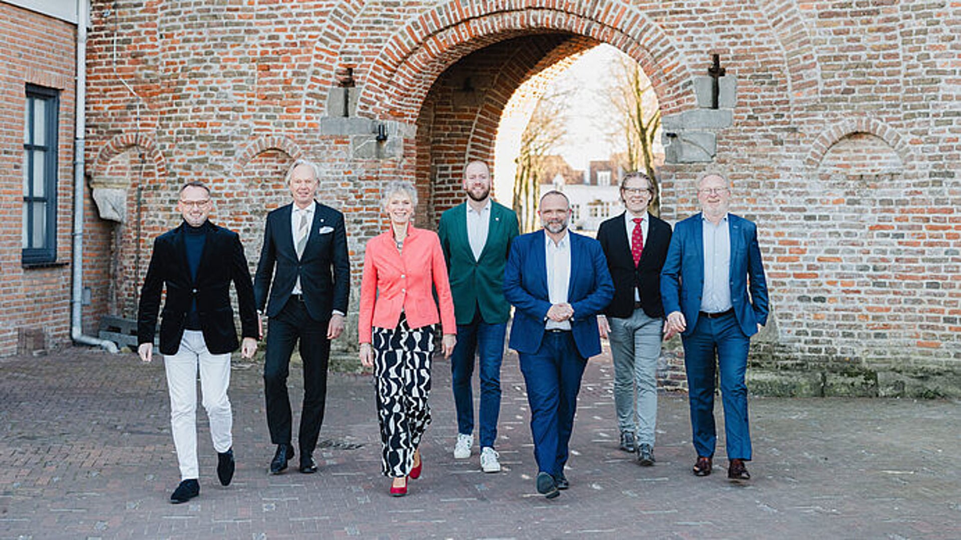 College van burgemeesters en wethouders stelt laadvisie pas in eerste