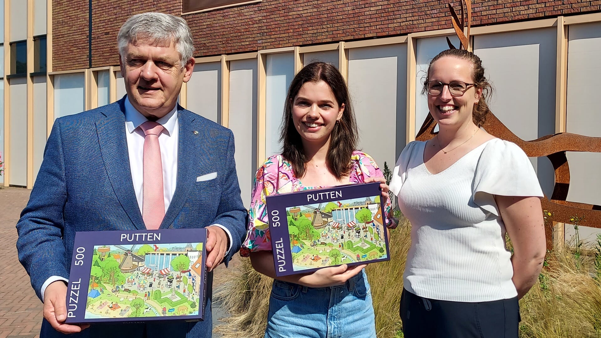 Puzzel van Putten overhandigd aan burgemeester Lambooij: illustratie ...