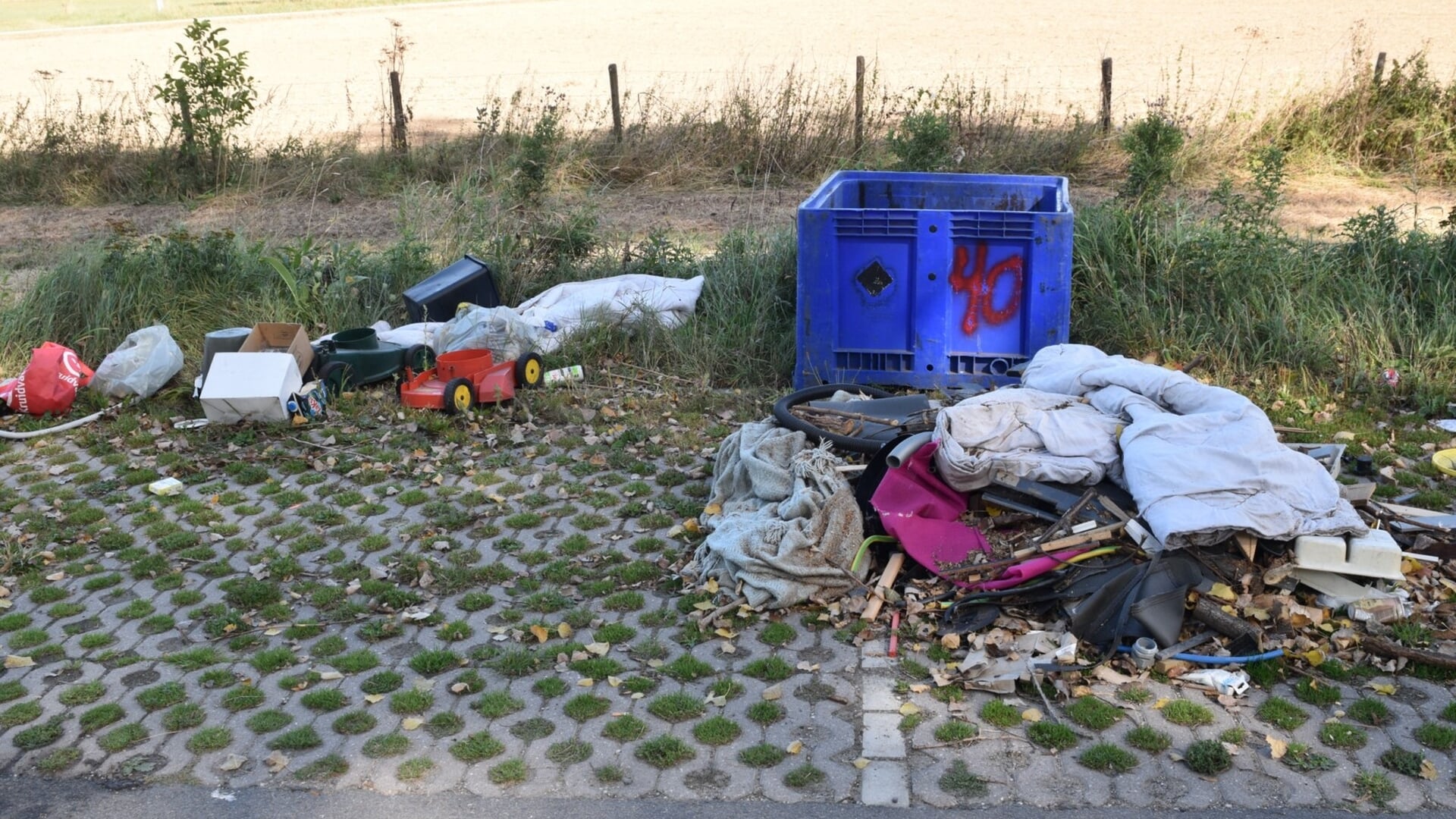 Afval gedumpt bij Nederhemert-Zuid