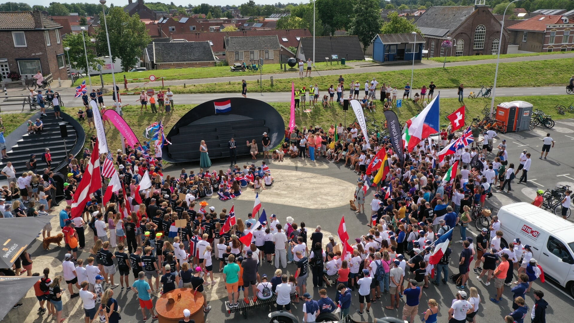 WK zeilevenement door burgemeester geopend