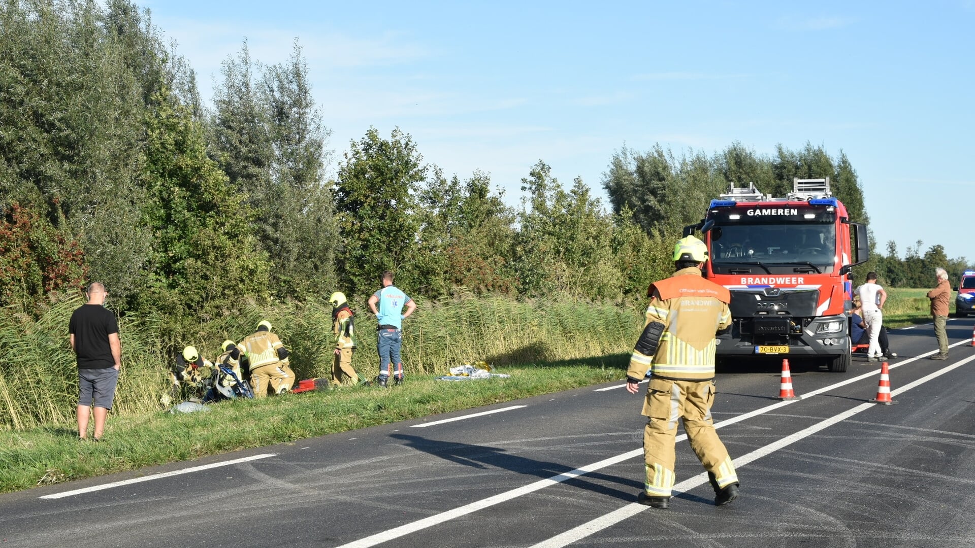 Automobilist zwaargewond na botsing in Zuilichem, traumahelikopter ingezet