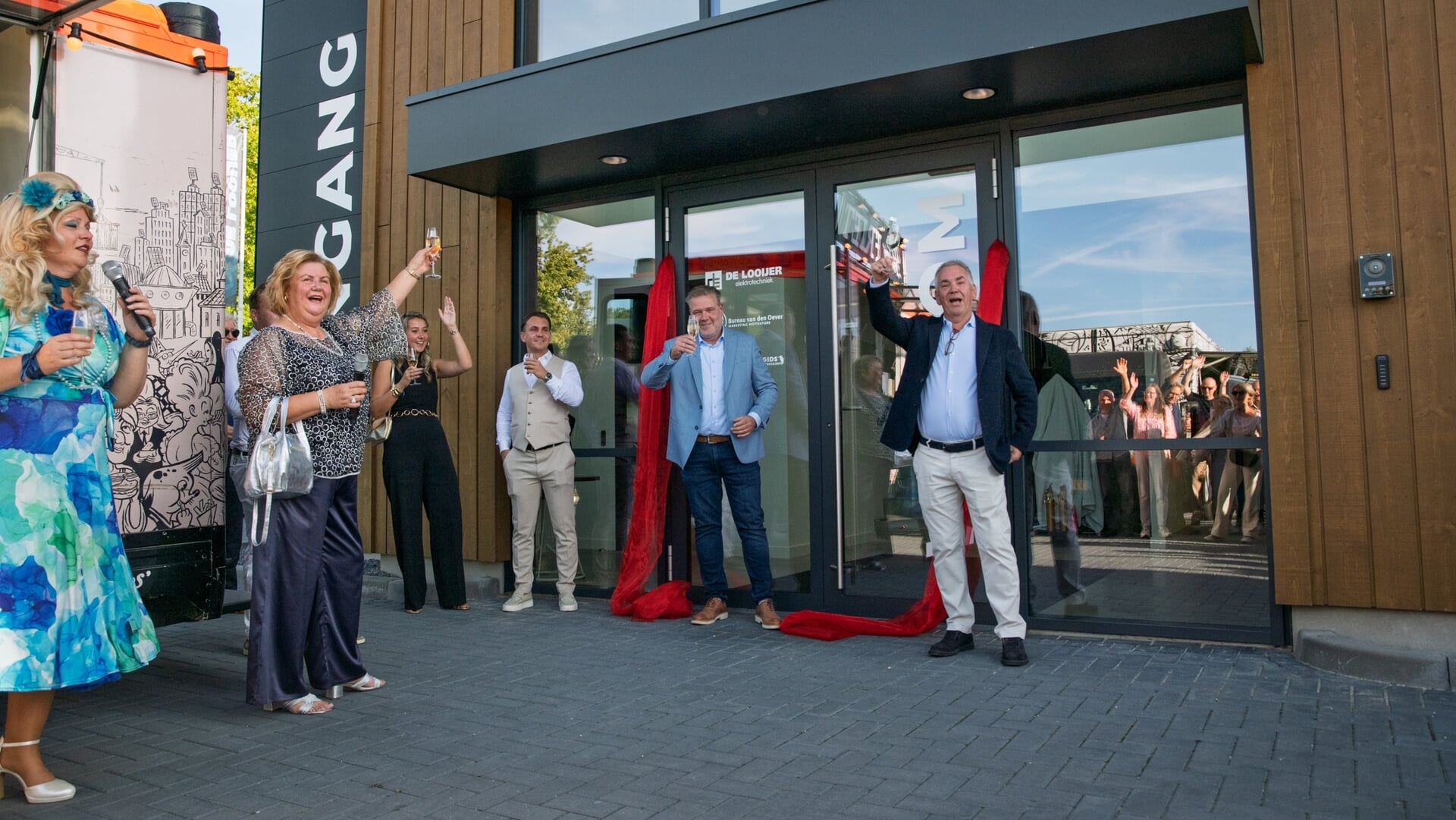 Kantoor Bureau Van den Oever en De Looijer Elektrotechniek geopend