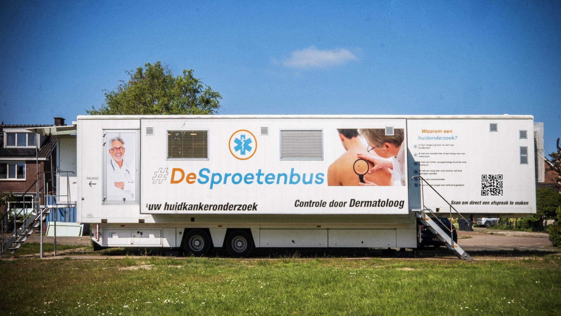 Mobiele Sproetenbus controleert laagdrempelig op huidkanker in Amersfoort
