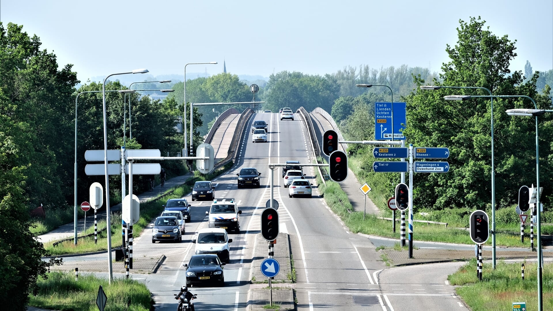 Files Door Dichte Rijnbrug Bij Rhenen: Wachttijd Van Meer Dan Een Uur ...