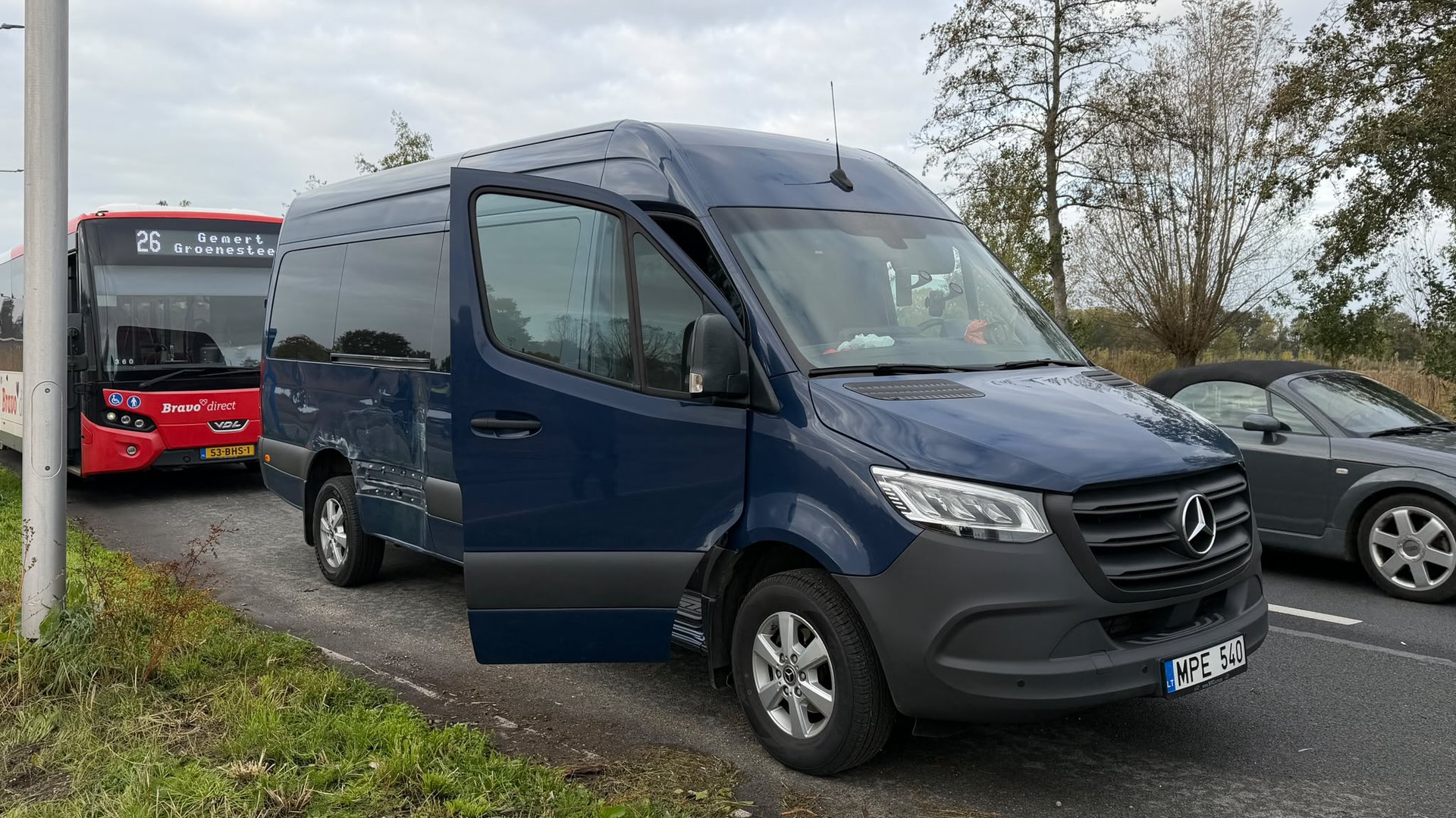 Lijnbus en bestelbus botsen tussen Beek en Donk en Gemert