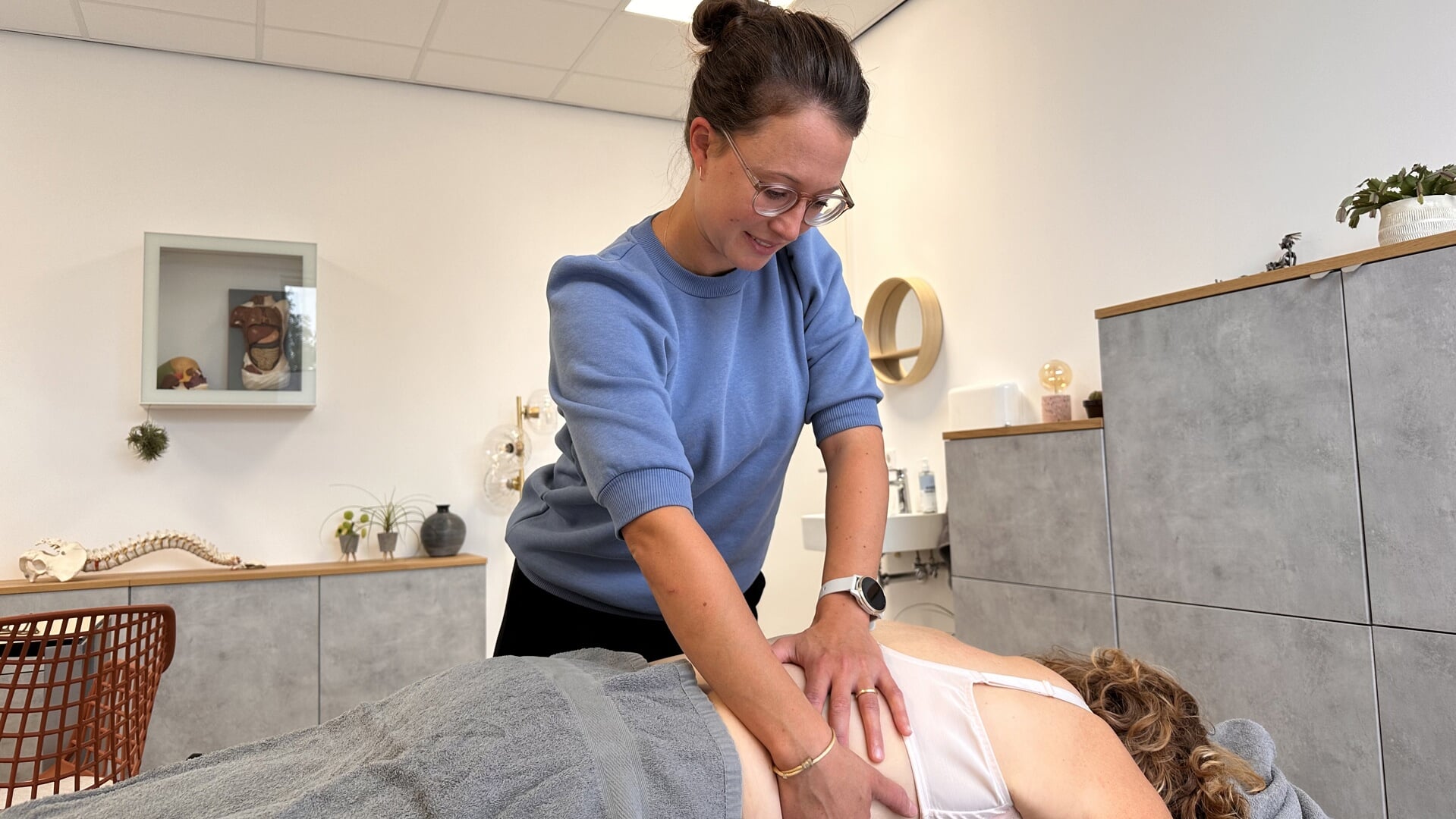 Een dag als osteopaat - “Minder medicijnen door behandeling” - Houtens ...