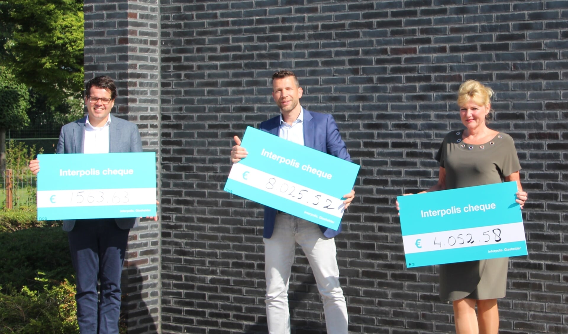 Rabobank heeft namens Interpolis drie cheques uitgereikt - Adverteren ...