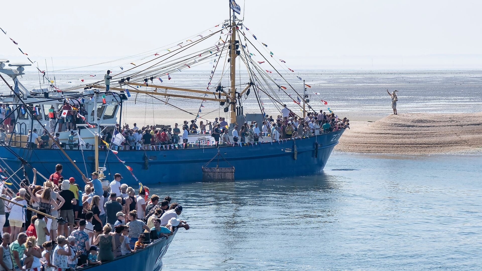 Mosselvissers van Zierikzee varen uit protest niet versierd
