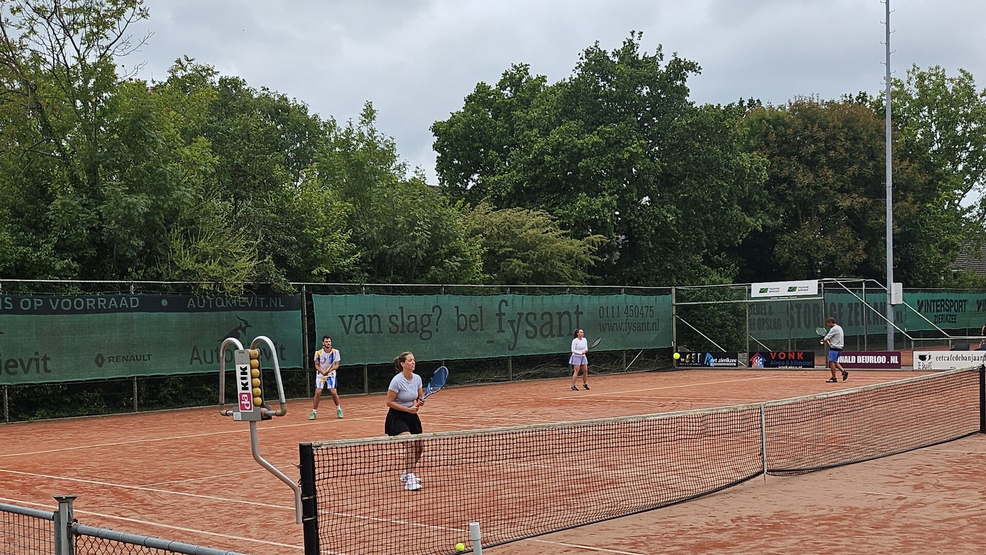 Tennisser Verton wint en verlies dubbelfinale ‘Summer Vibes’