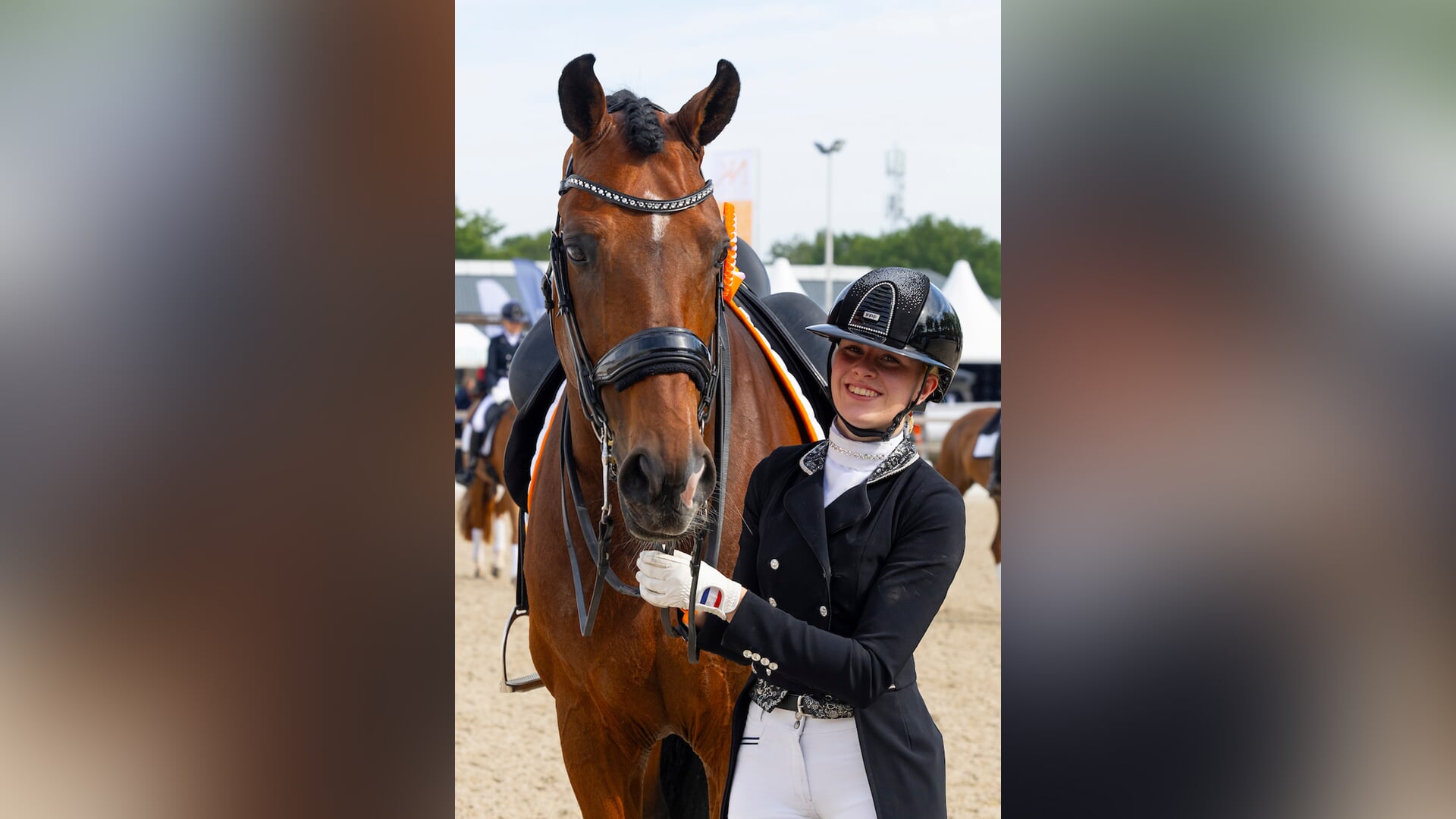 CDI Exloo | Dominique van Dalsen prolongeert junioren titel: Het werd een extra speciaal dansje”