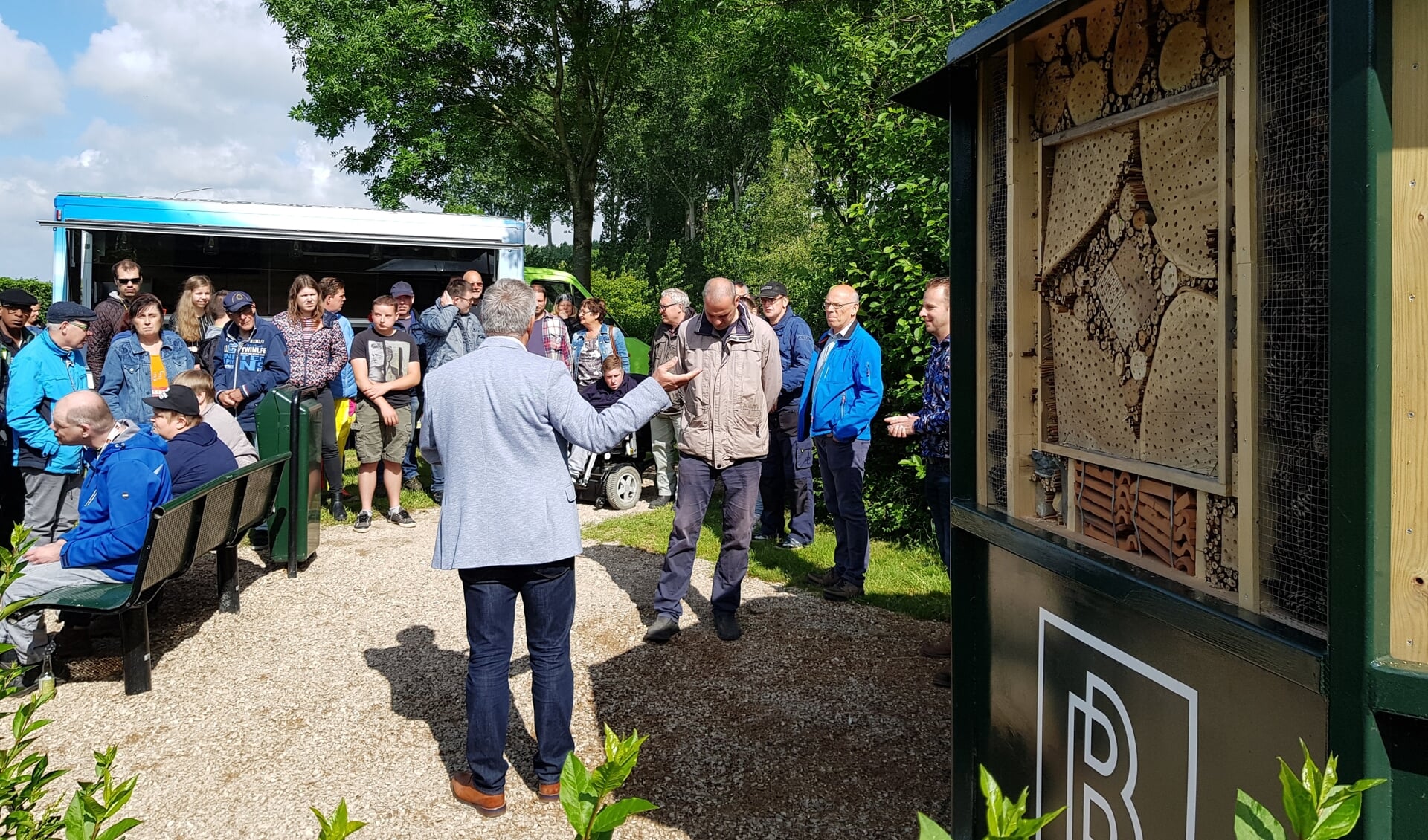 Borsele heeft het grootste bijenhotel van Zeeland - Al het nieuws uit Beveland