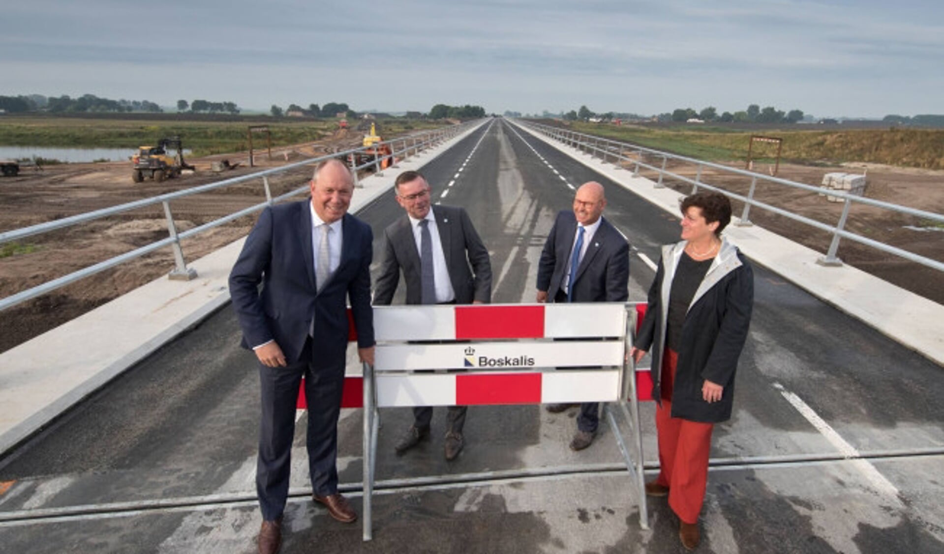 Nieuwendijkbrug officieel in gebruik genomen: eeuwenoude verbinding in 'nieuwe jas'