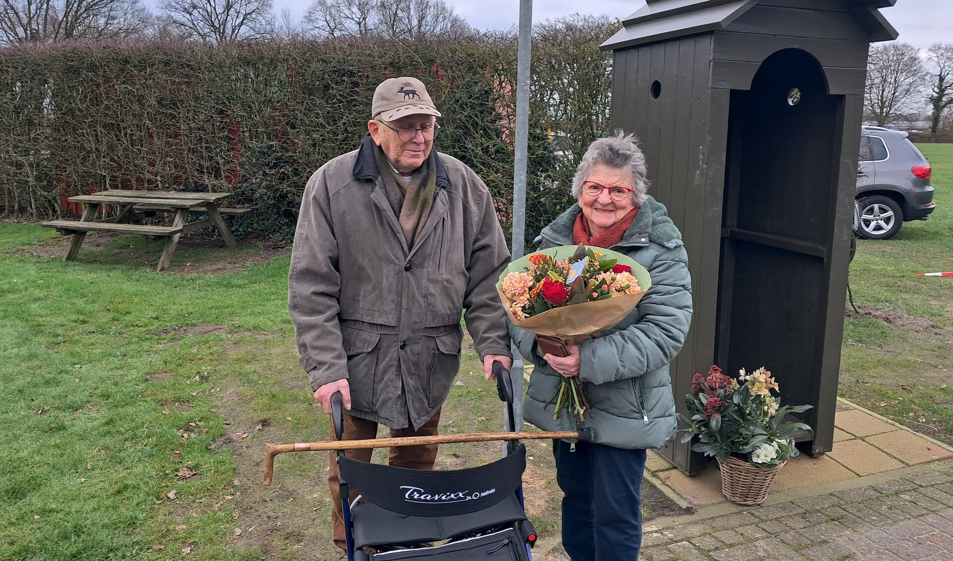 Renovatie loopgraaf van start: Scherpenzeler Johan Lagerweij verrast met ‘eigen’ laantje in Woudenbe