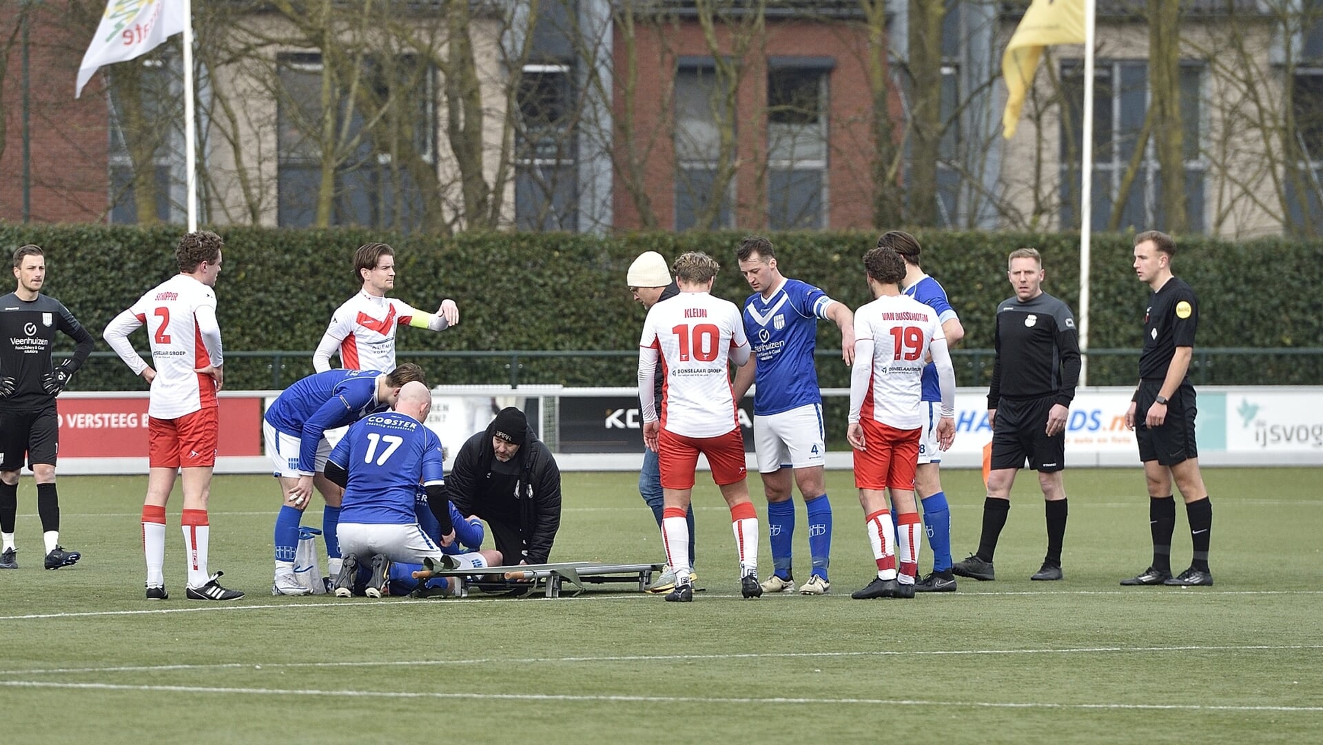 Mathijs scoort, maatje Jos op krukken, toch is er evenwicht bij VVOP en Valleivogels