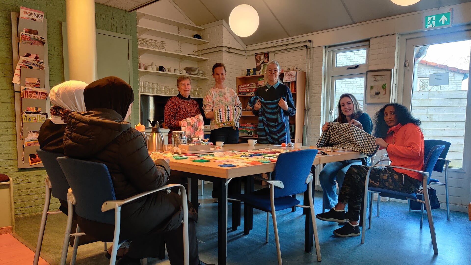 Op maandagochtend breien in Houten voor Stichting Malariadokters ...