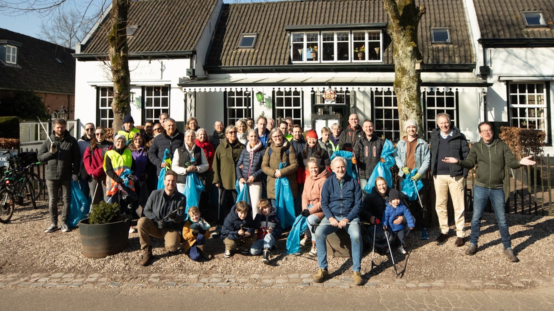NLdoet: zestig vrijwilligers maken Lage Vuursche schoon