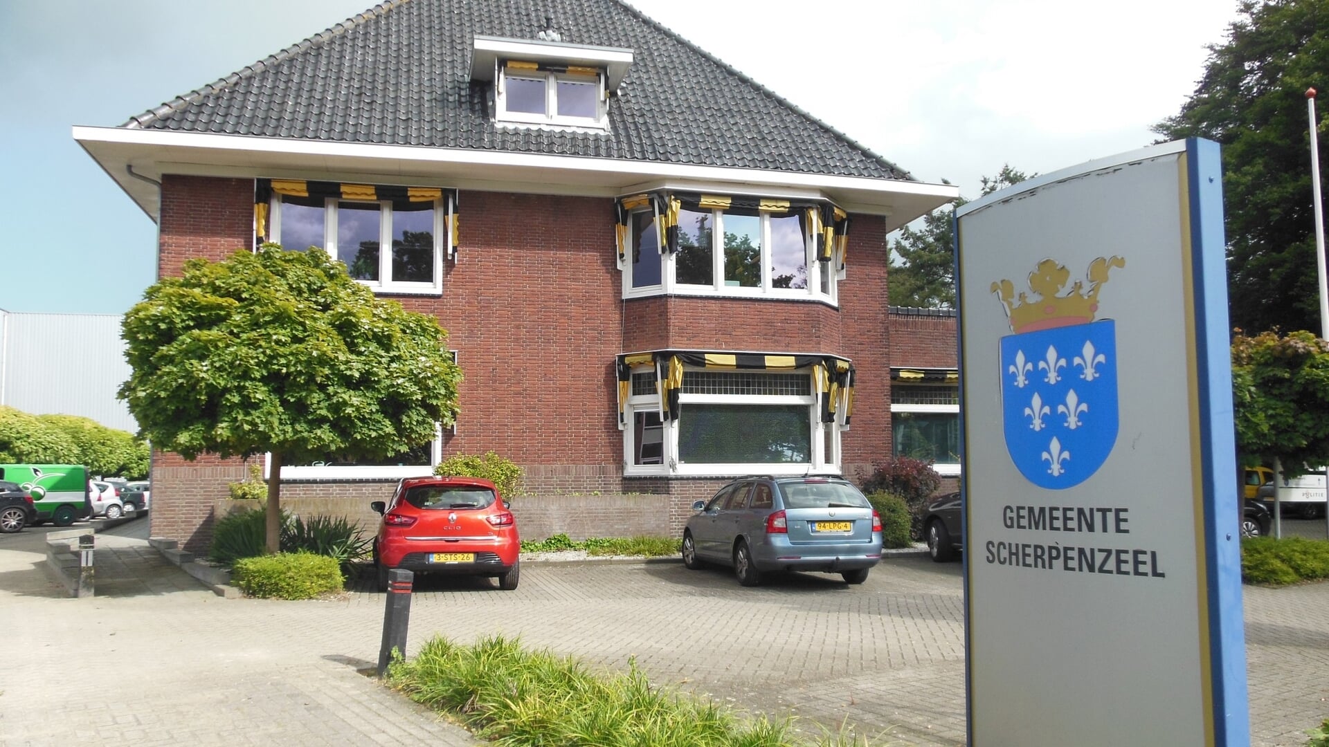 Mensen met Nederlandse verblijfsvergunning blijven tijdelijk in gemeentelijke villa wonen
