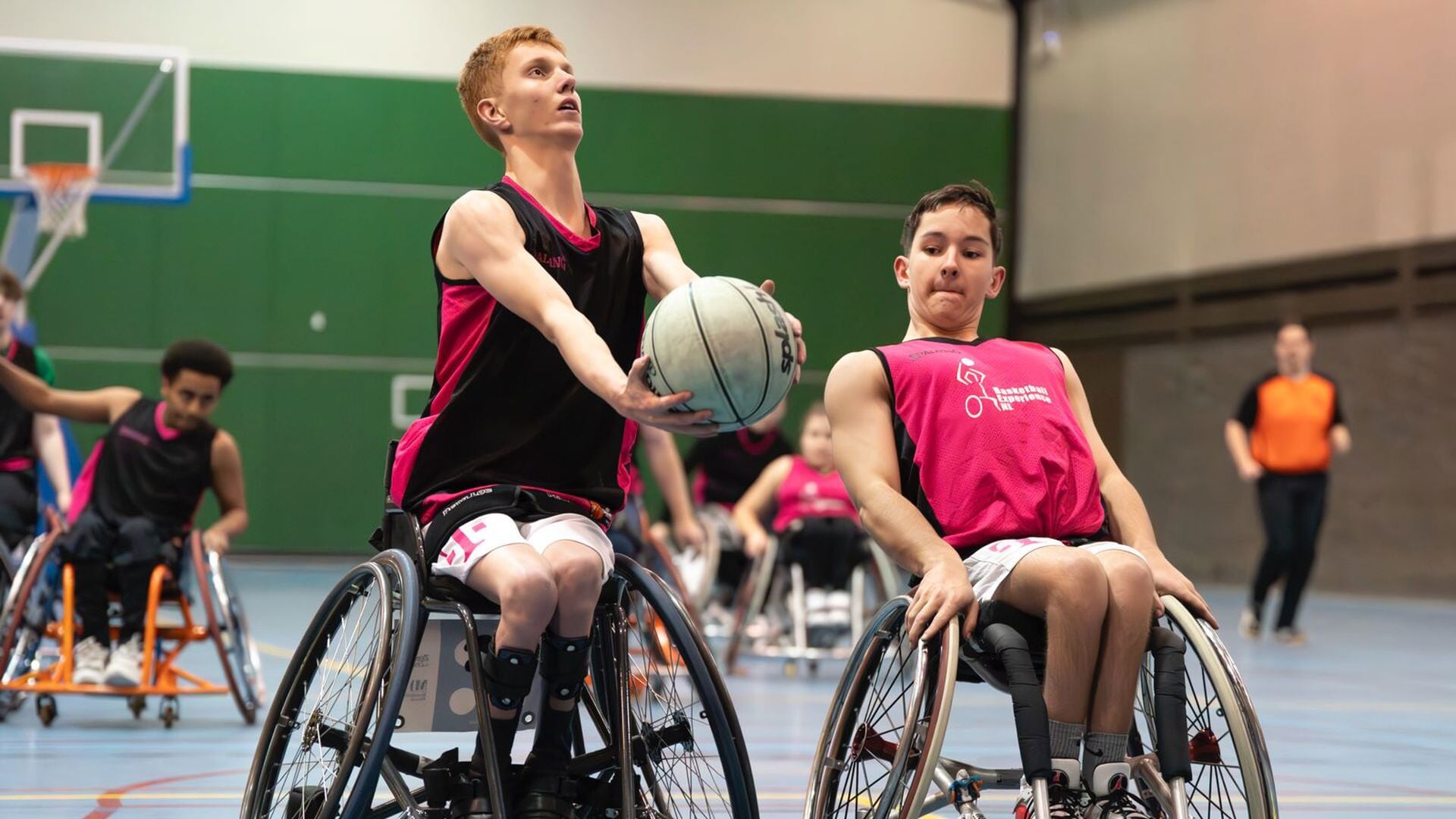 International Cher Korver en ex-DeVeDo topper Paul Toes geven een open ...