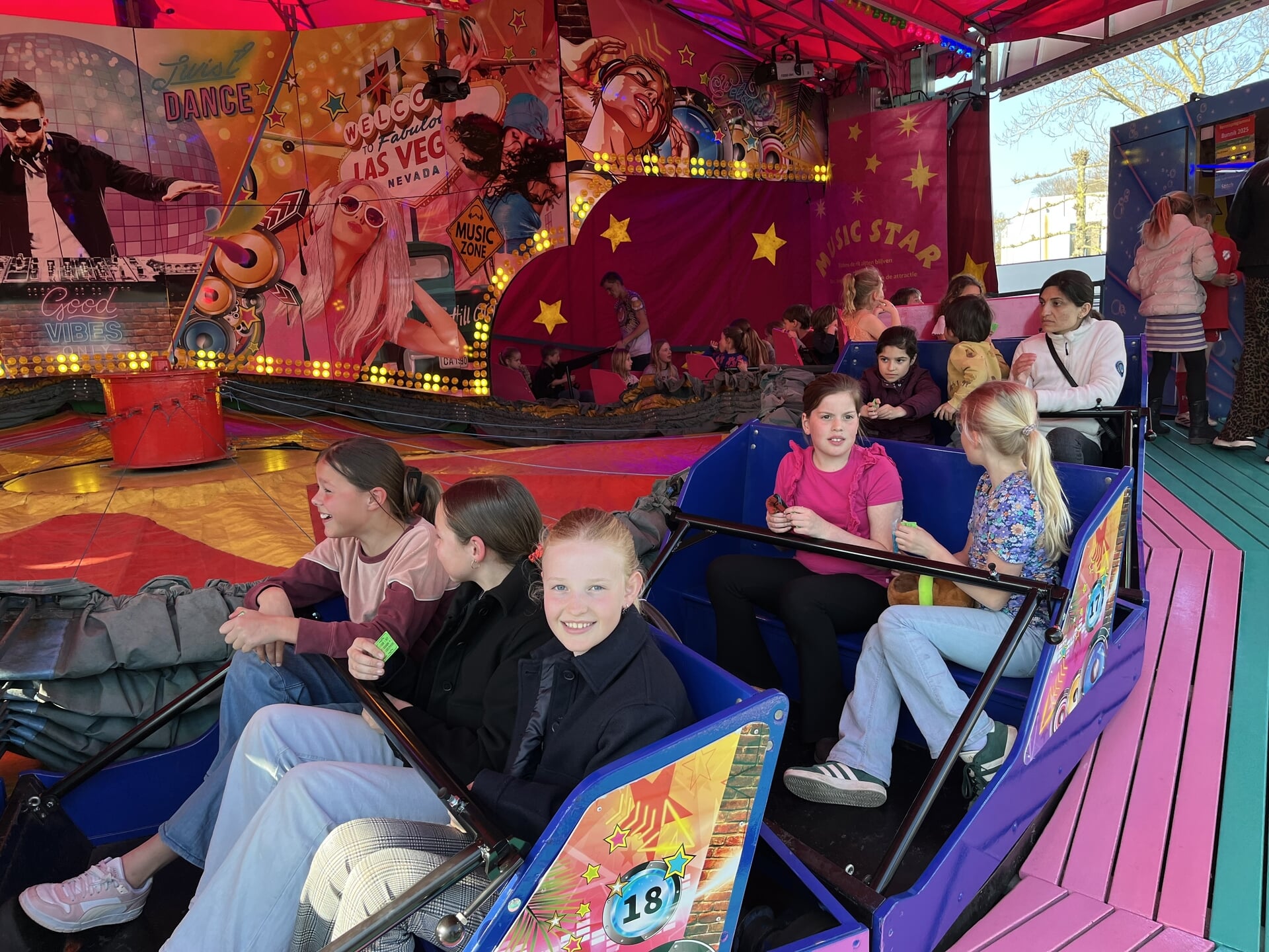 Laatste rondje in de rups op Bunnikse kermis - Bunniks Nieuws | Nieuws ...
