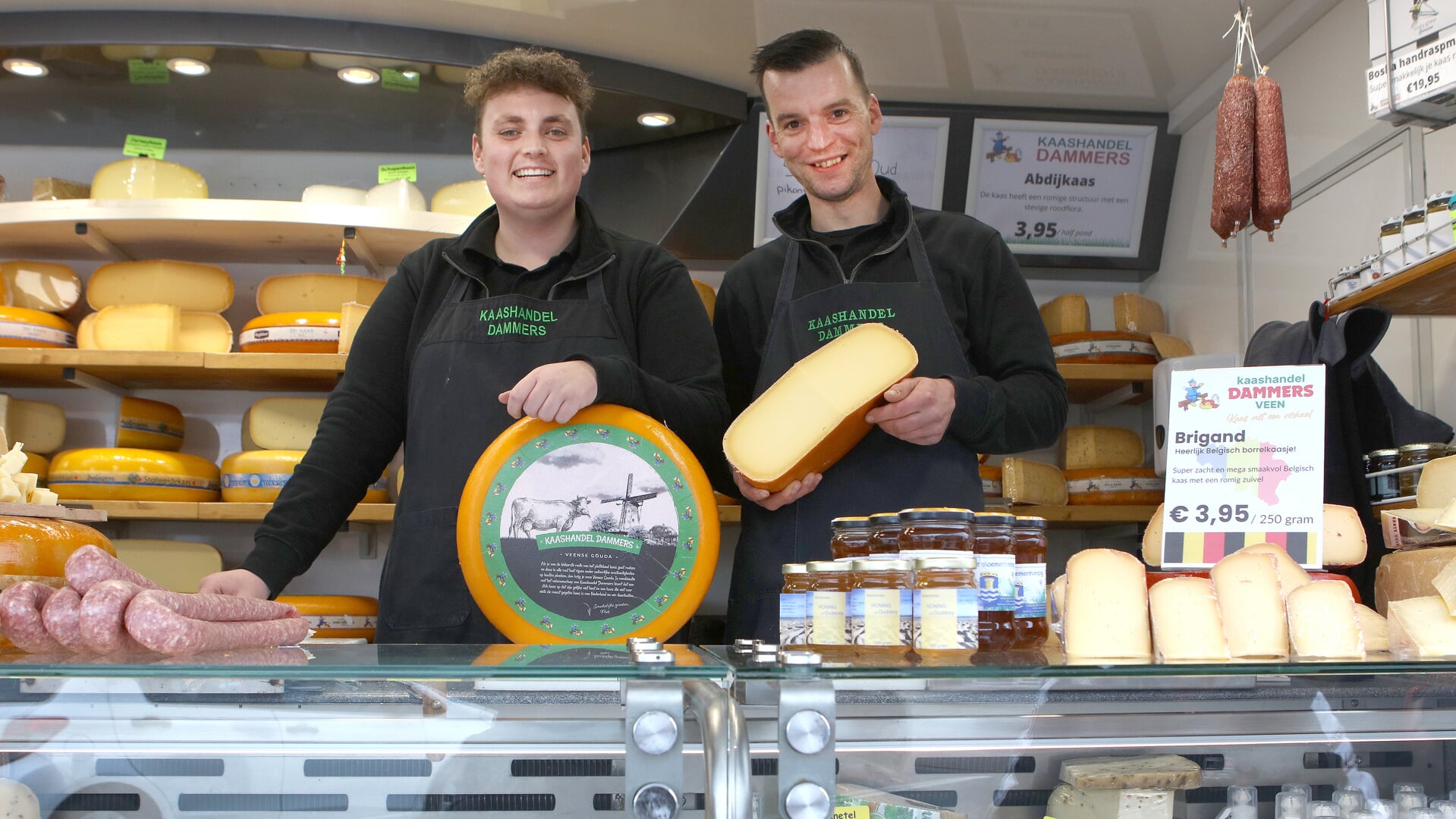 Kaashandel Dammers op weekmarkt Kloosterzande