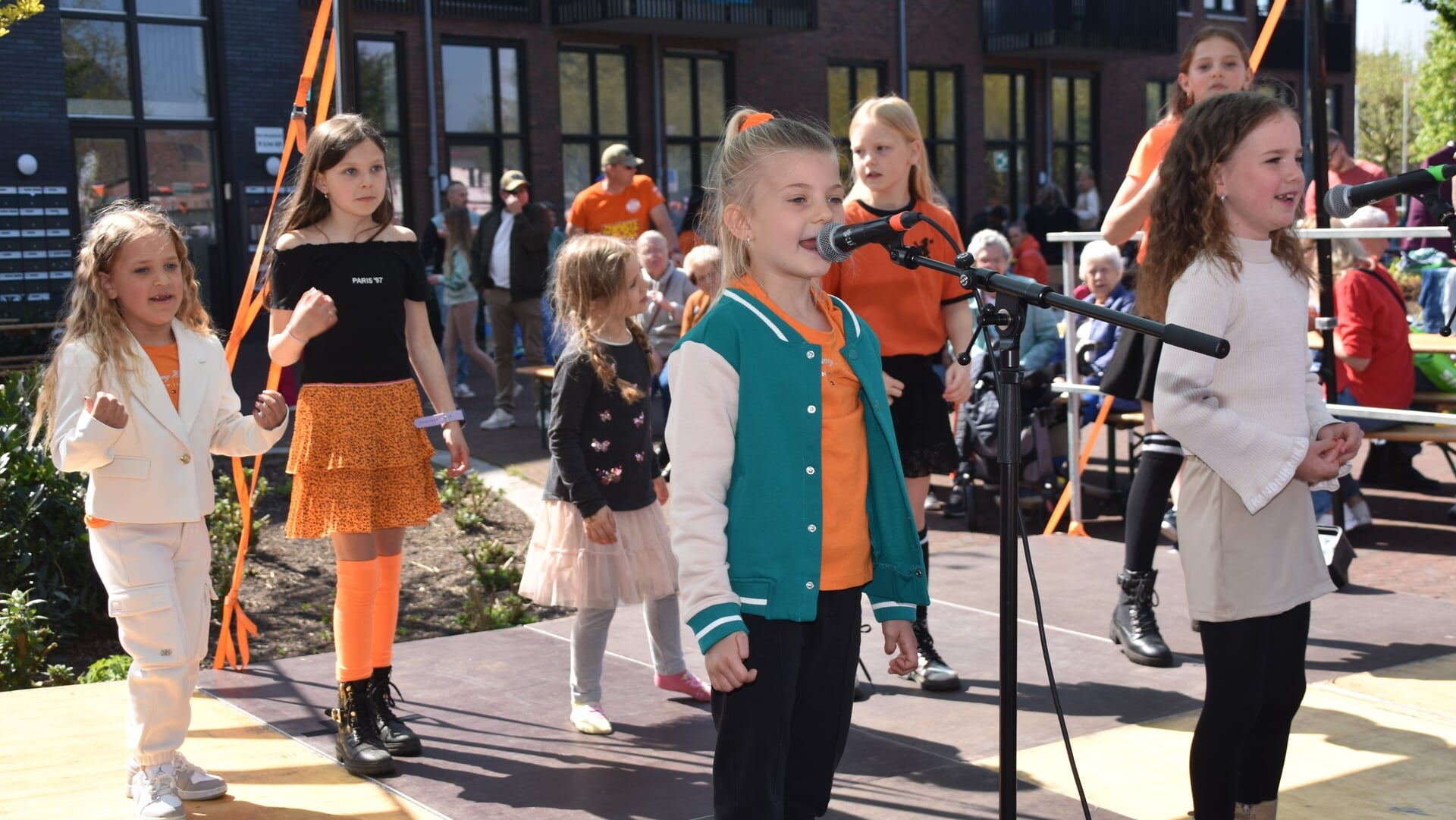 Inwoners genieten van bescheiden Koningsdag in Soesterberg