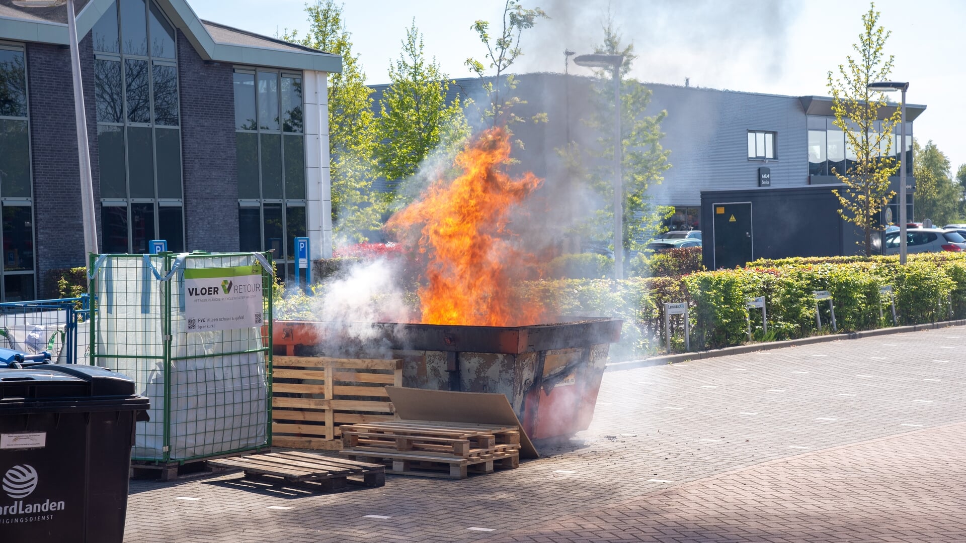 Veel rook bij brand in container in Schelluinen - destadgorinchem.nl ...
