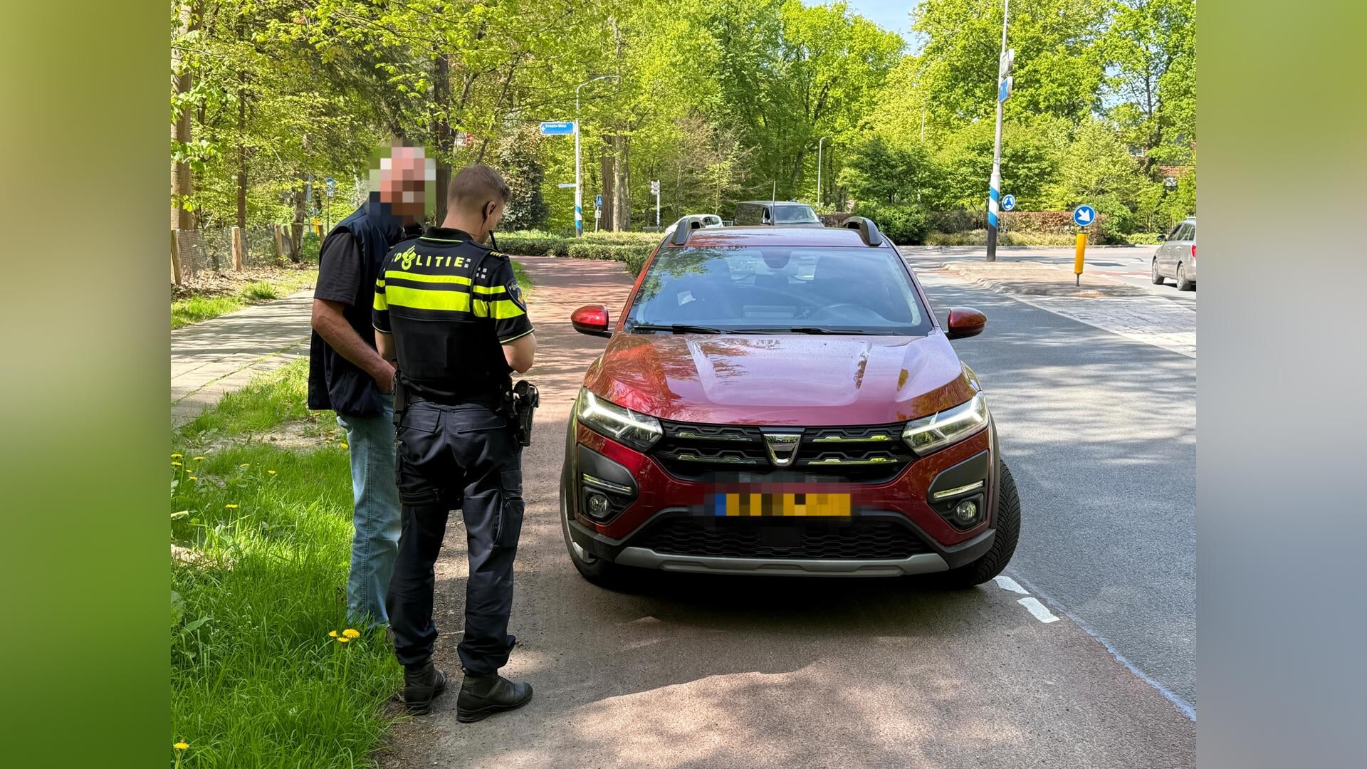 Automobilist en fietser met elkaar in botsing op rotonde Koolbaanweg in Ermelo; slachtoffer loopt ho