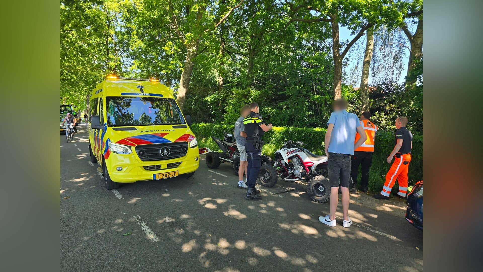 Quadrijder belandt in sloot na crash op boom Stoutenburgerweg Terschuur