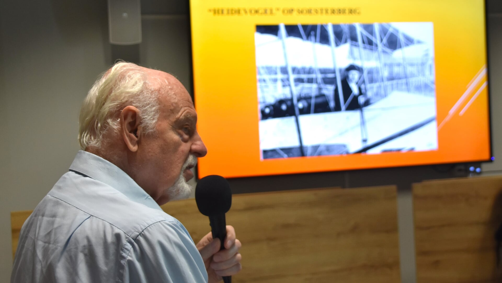 Frits Koolhoven weer geëerd met boek; presentatie in Soesterberg