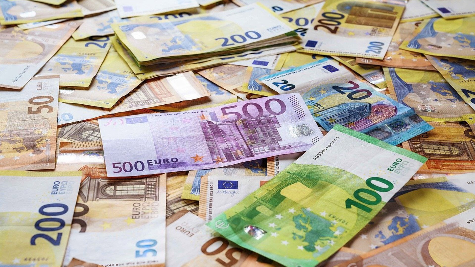 Iets minder winkels accepteren contant geld