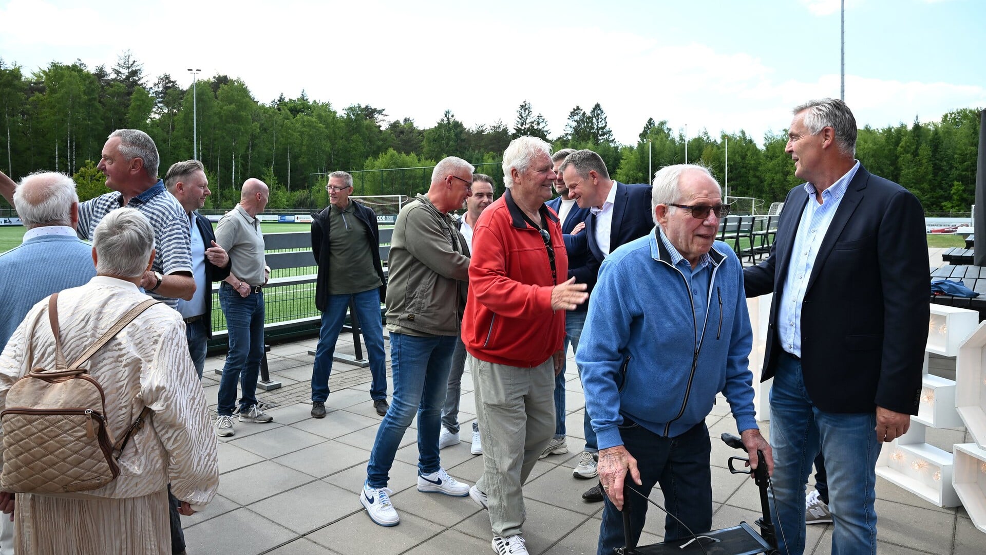 Hezianen proosten op 75 jaar tijdens bruisende receptie