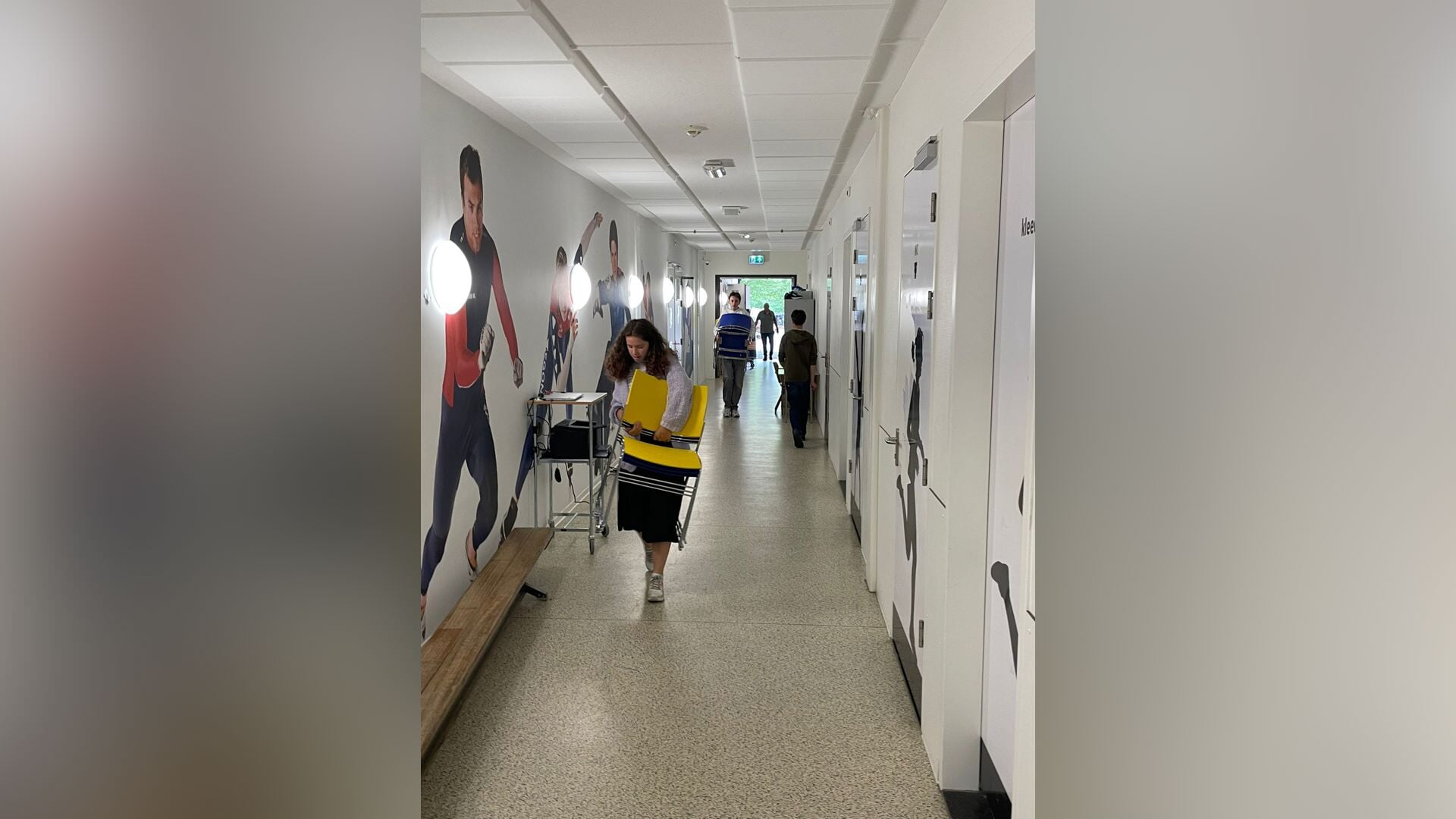 Examens Het Baarnsch Lyceum verplaatst vanwege zwaluw in gymzaal