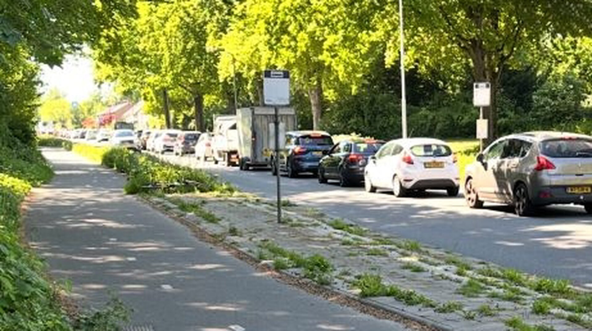 Afsluiting A12 zorgt in Leusden voor verkeersinfarct
