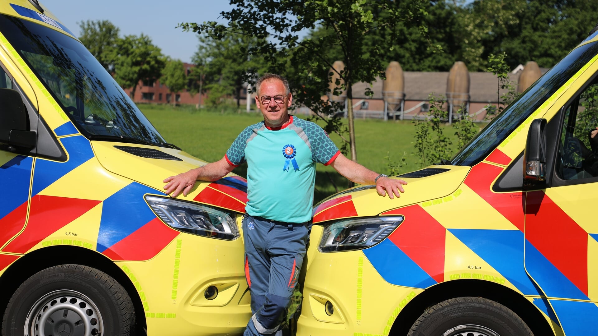 Martien van Donselaar stopt na 36 jaar als ambulancechauffeur: ‘Sommige beelden blijven altijd bij m