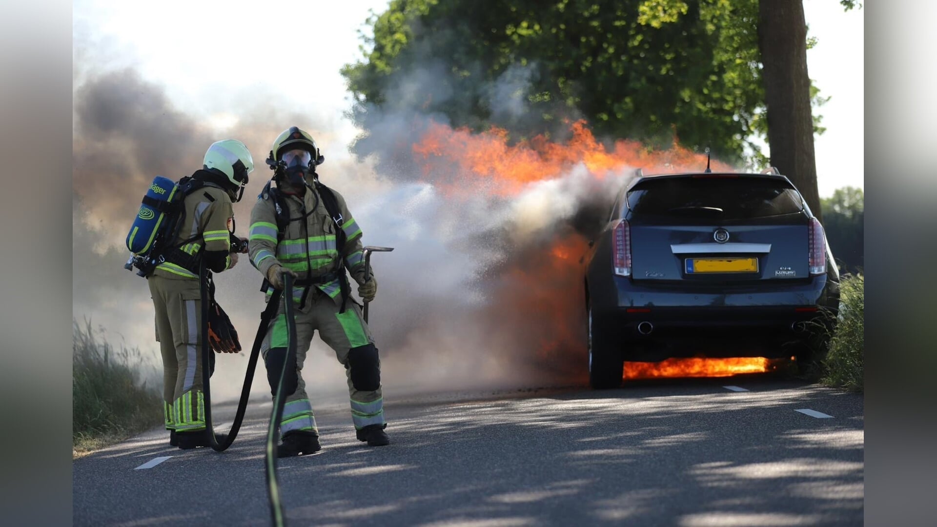 Auto volledig uitgebrand op de Noordelijke Meentsteeg in Rhenen
