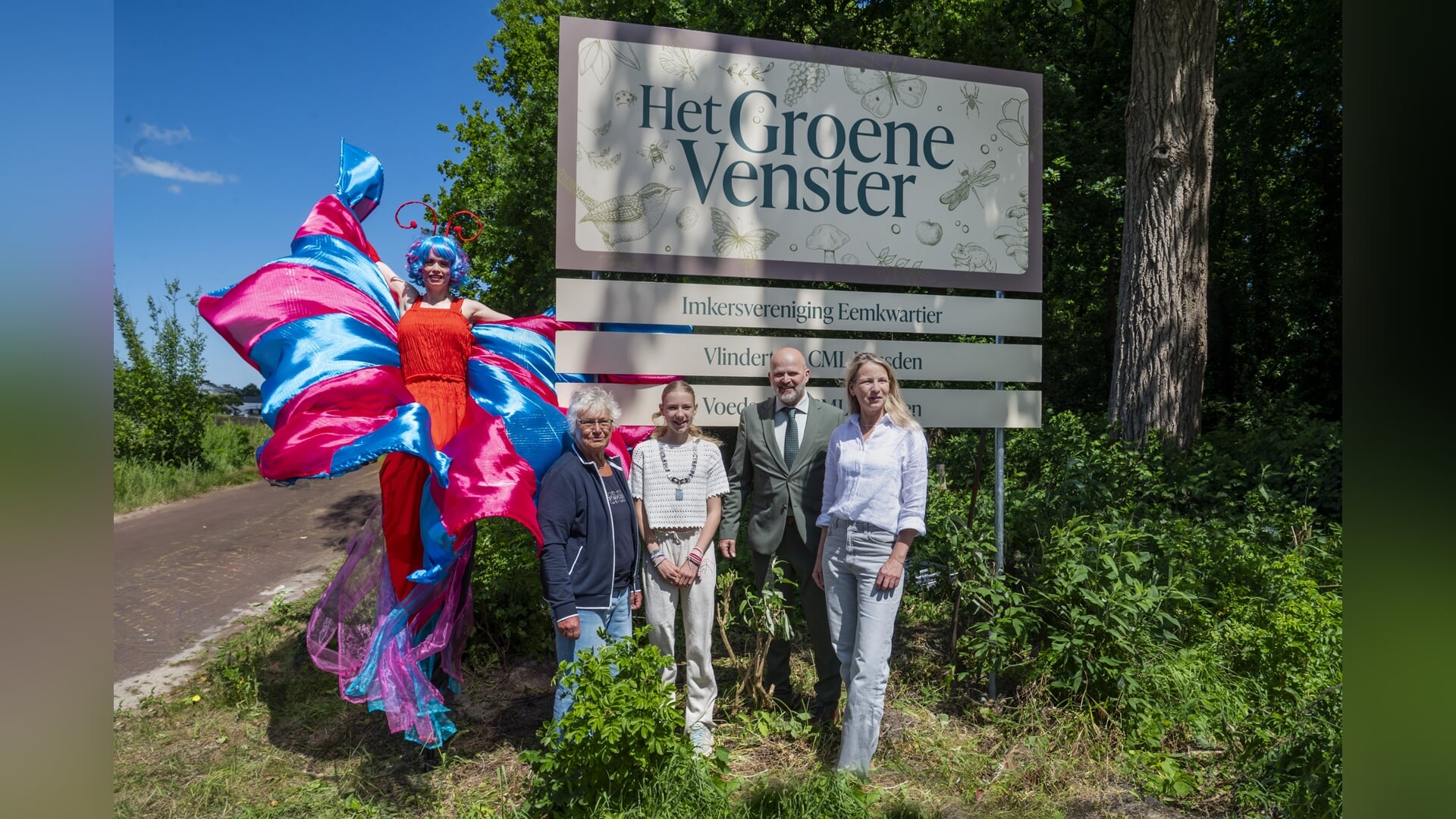 Vlinder- en bijentuin Leusden viert 20-jarig bestaan met nieuw naambord