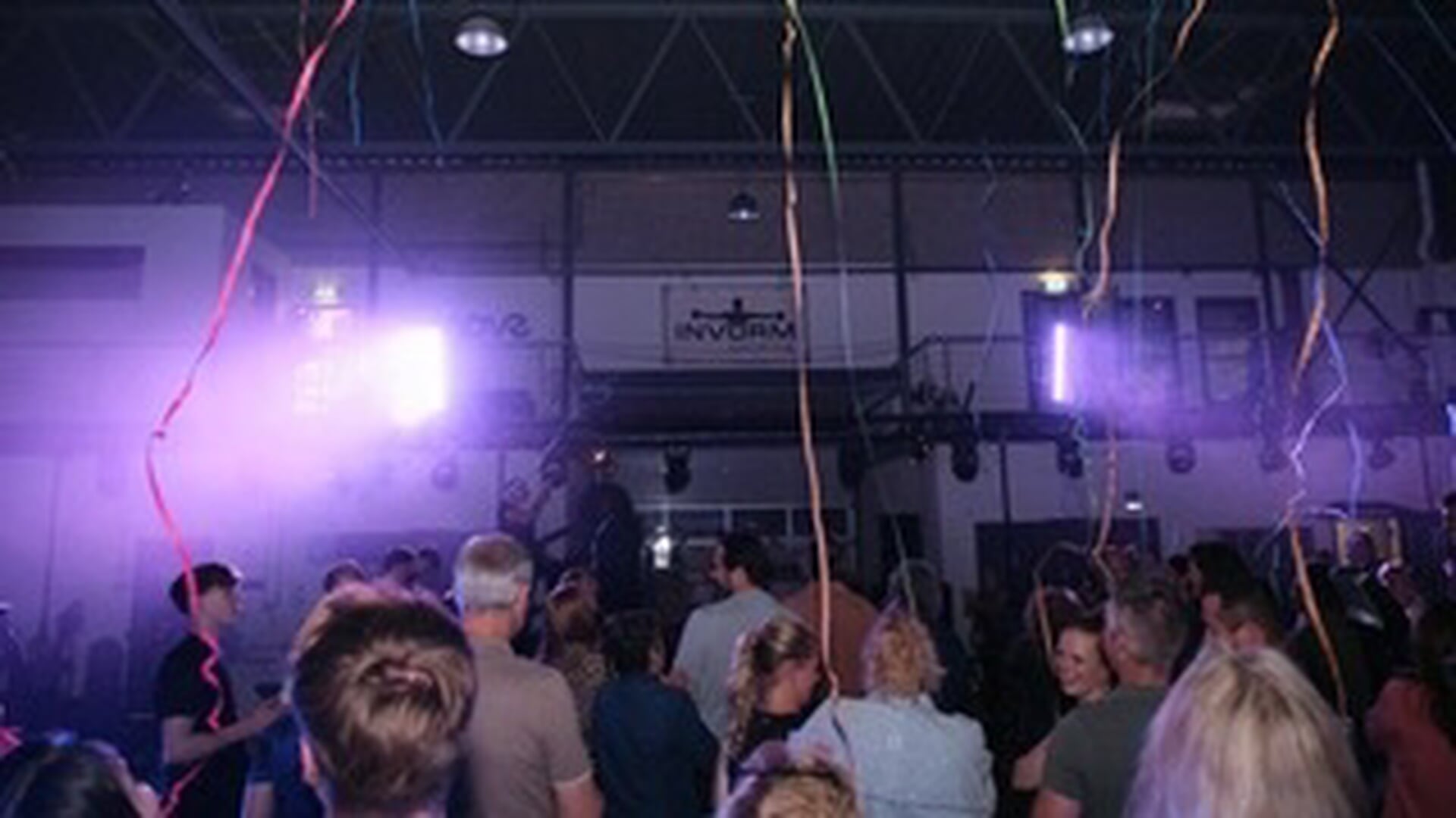 DJ’s, mocktails en silent yoga