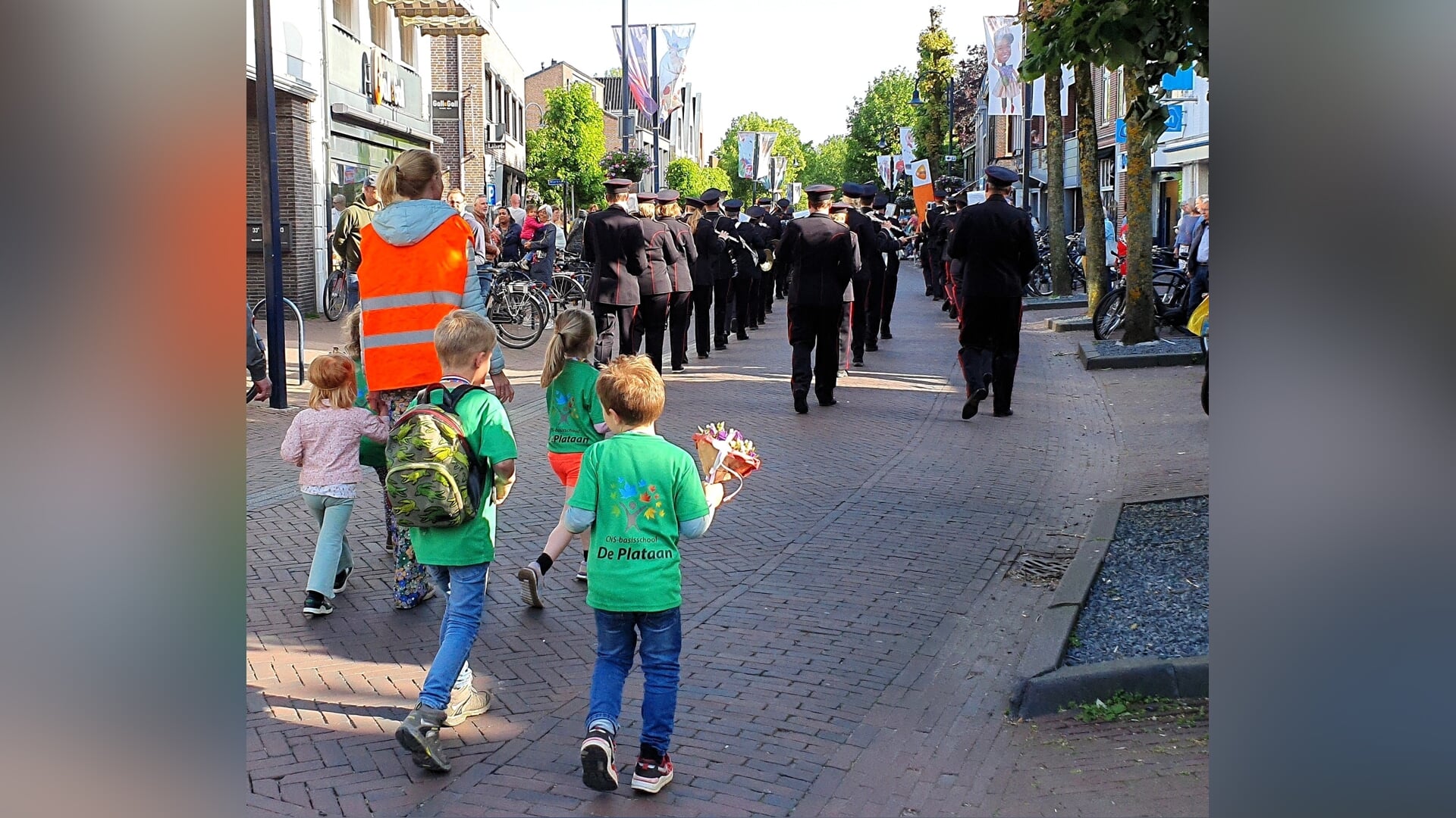 Veel animo Bennekomse avondvierdaagse: 1138 kinderen wandelen door bossen rond Bennekom