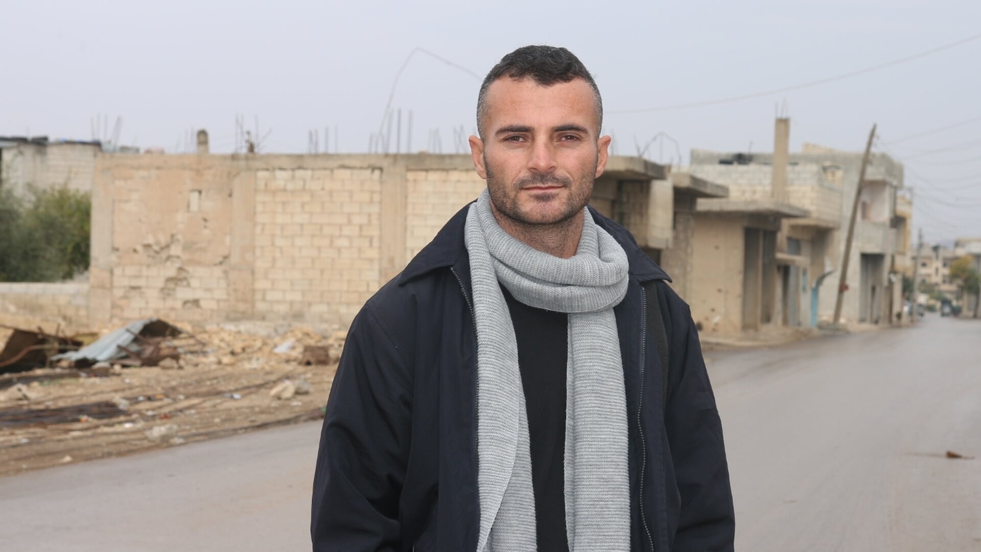 Ismaîl Mamo vluchtte uit Syrië en vertelt bij Artishock: ‘Vluchtelingen komen niet alleen iets halen