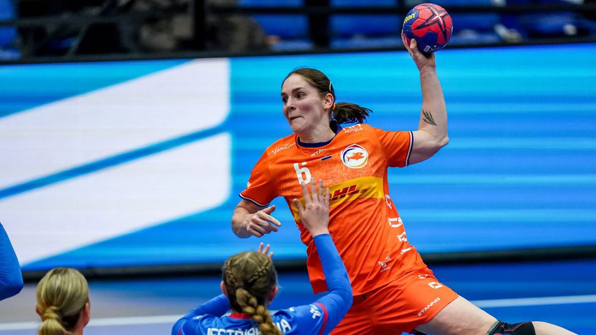 Leusdense handbalster Laura van der Heijden stopt met topsport en keert terug naar Amersfoort