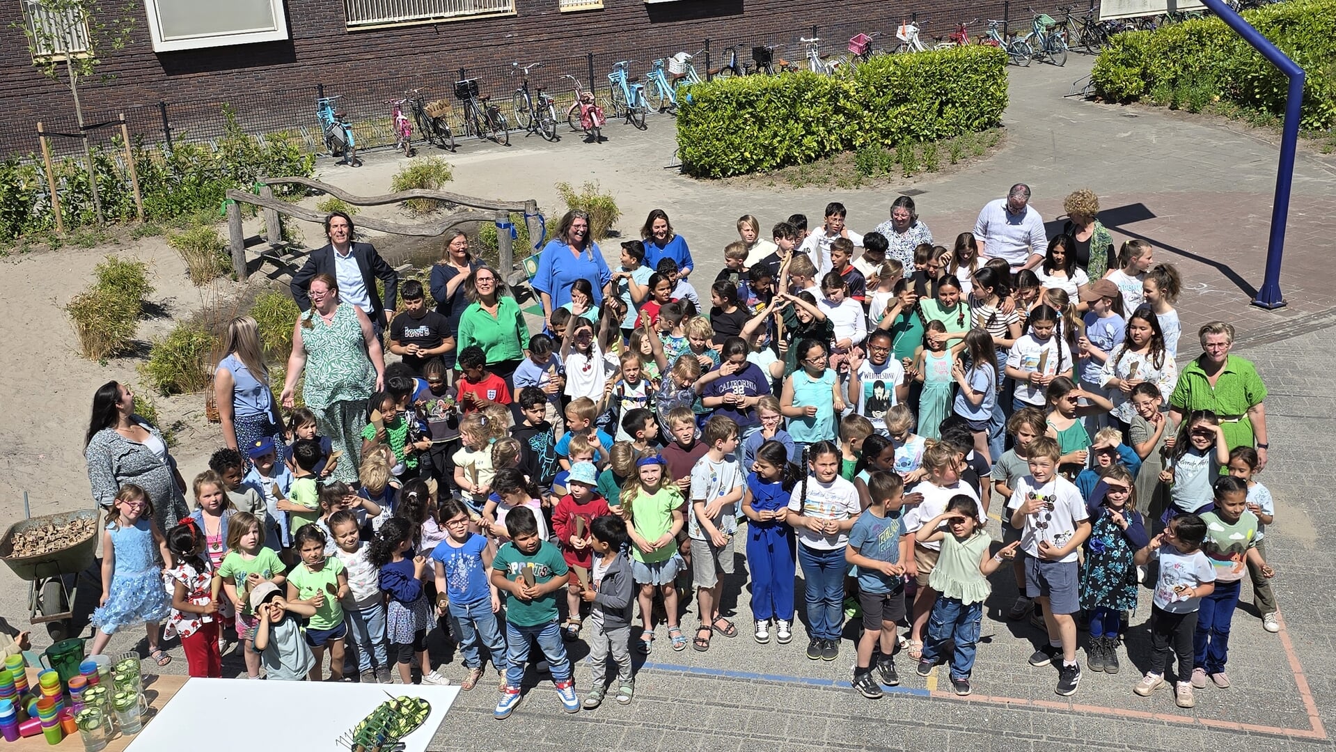 Plein De Uitkijck natuurlijker; na overleg met schoolkinderen en buren