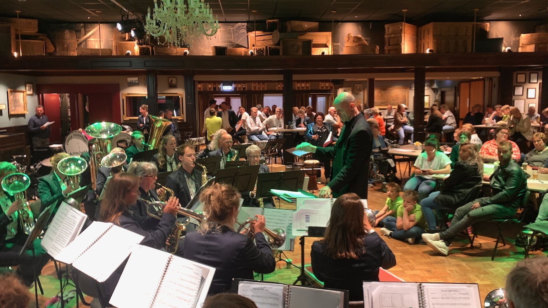 DWS Live vermaakt publiek met pubquiz