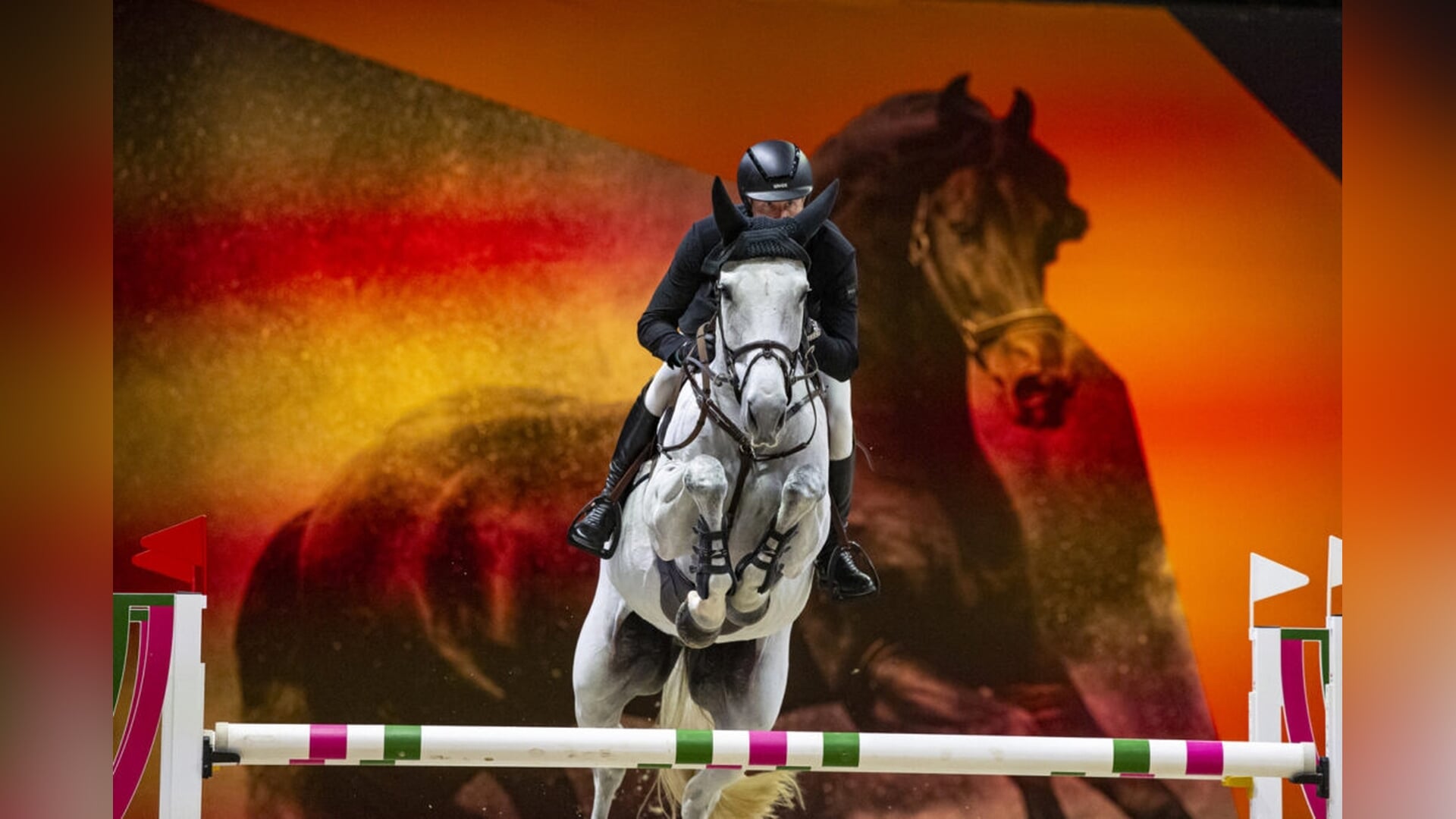Indoor Friesland | Michael Greeve wint Paardenkliniek Wolvega Prix over 1,45m: “Ik heb een goed week