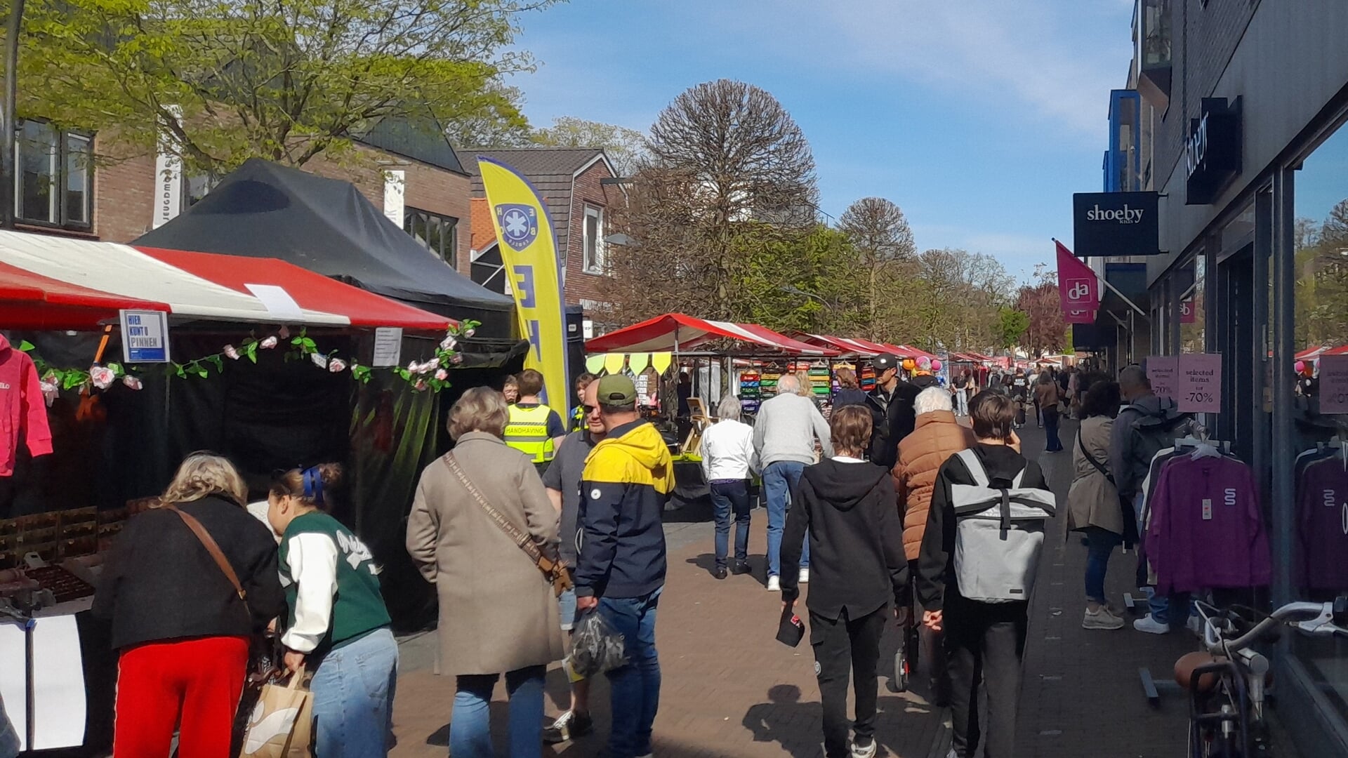 Pinkstermarkt in Ermelo, tegelijk met halve marathon